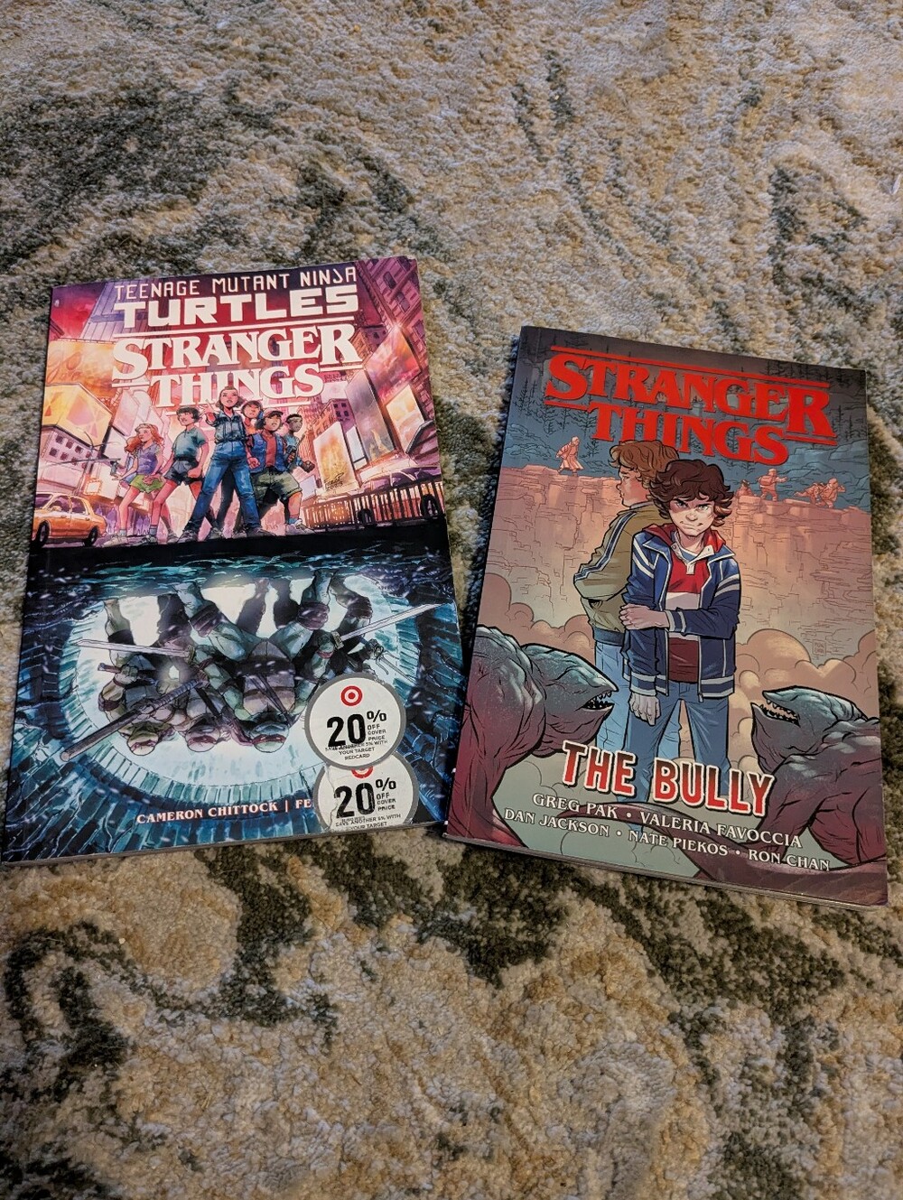 Stranger Things Graphic Novel Bundle — Red/Blue Covers